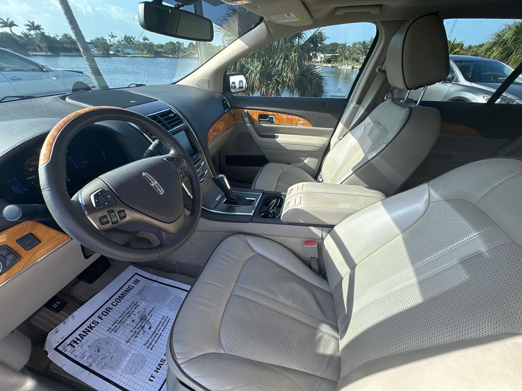 Vehicle image 10 of 17