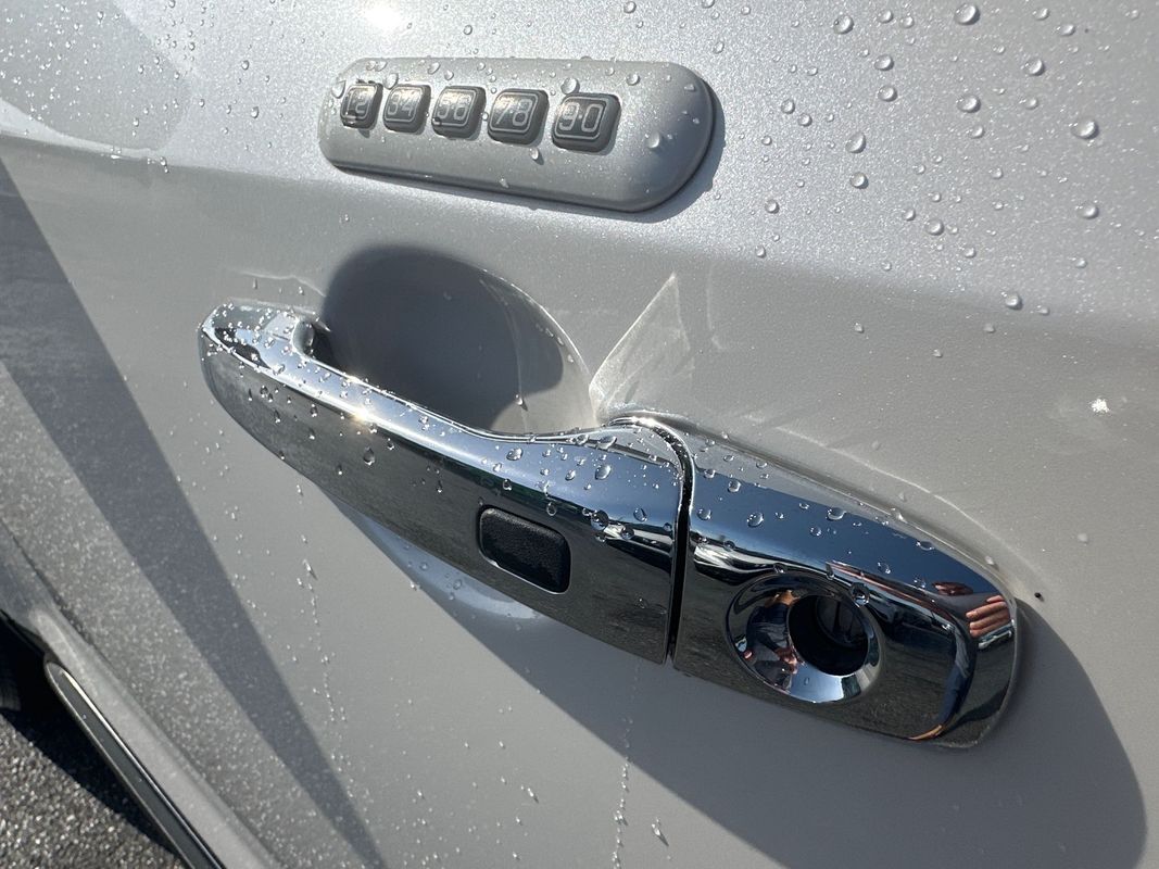 Vehicle image 8 of 17