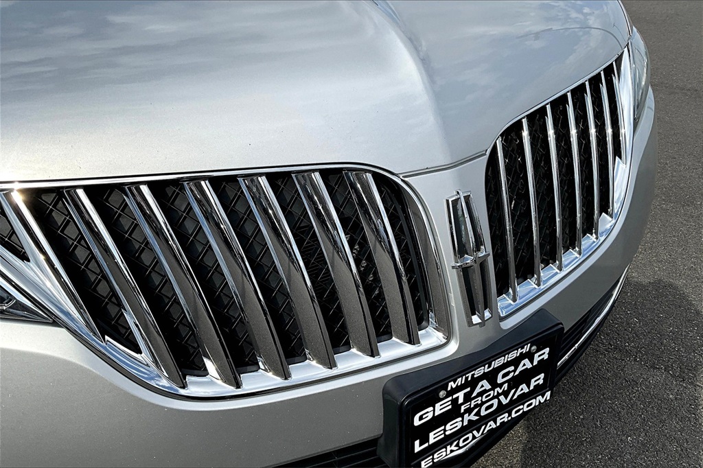Vehicle image 27 of 33