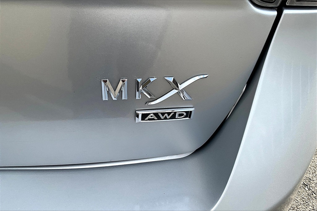 Vehicle image 10 of 33