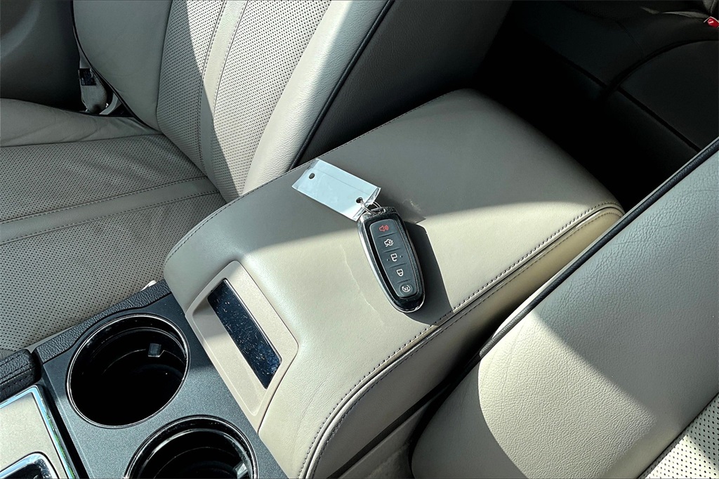 Vehicle image 13 of 33