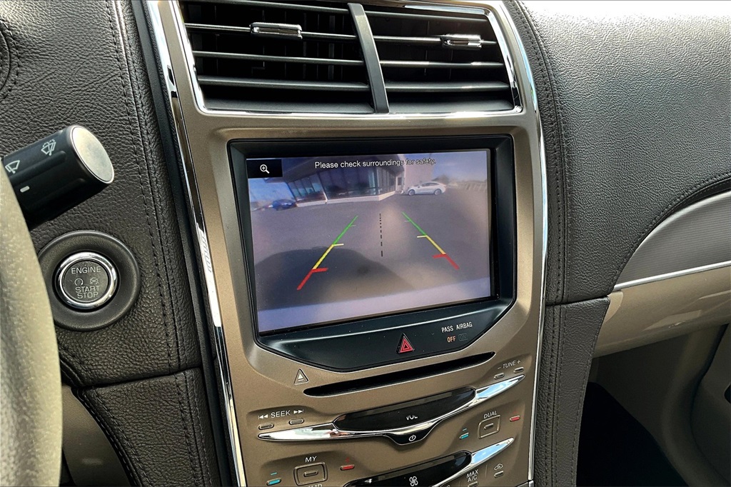 Vehicle image 21 of 33