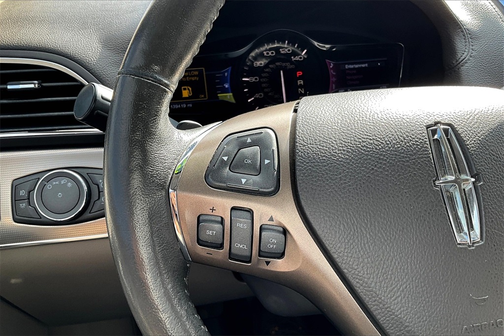 Vehicle image 18 of 33