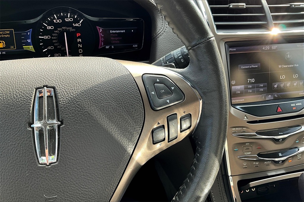 Vehicle image 19 of 33