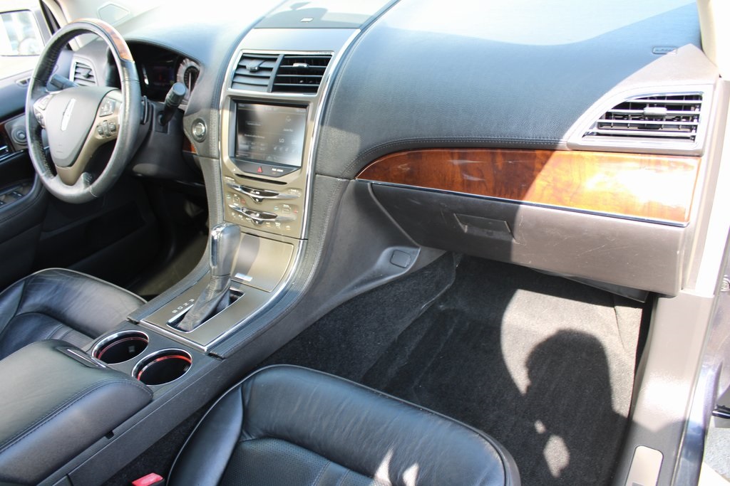 Vehicle image 14 of 31