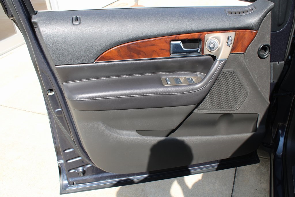 Vehicle image 21 of 31