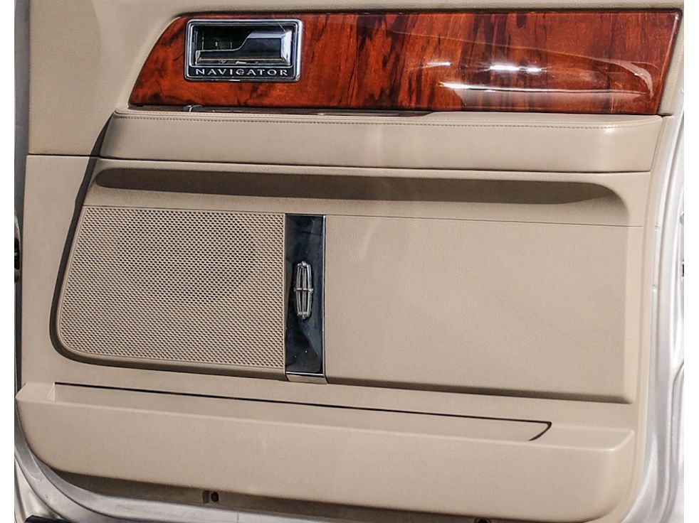 2013 Lincoln Navigator Base Image 22 of 22