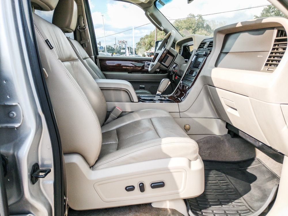 2013 Lincoln Navigator Base Image 11 of 22