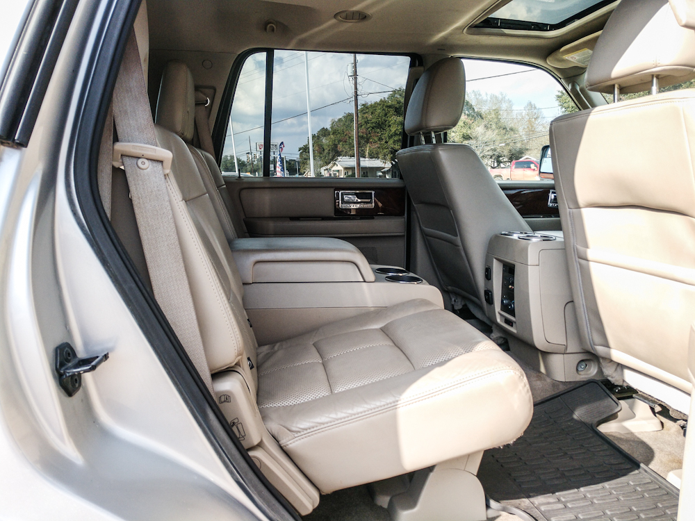 2013 Lincoln Navigator Base Image 9 of 22