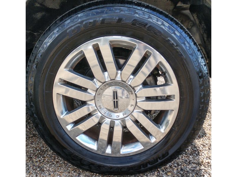 2013 Lincoln Navigator Base Image 7 of 22