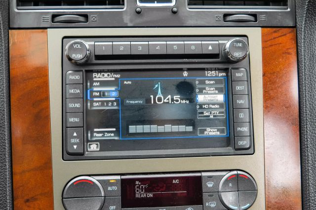 Vehicle image 25 of 40