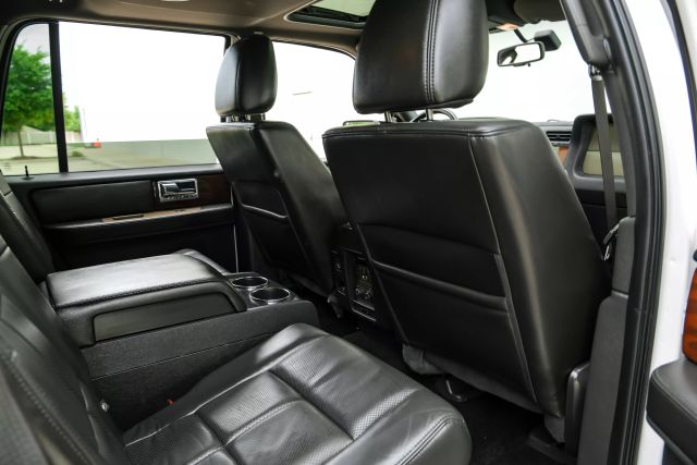 Vehicle image 29 of 40