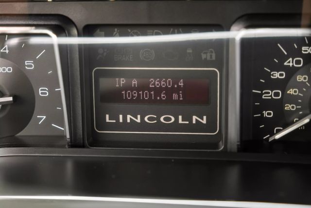 Vehicle image 19 of 40