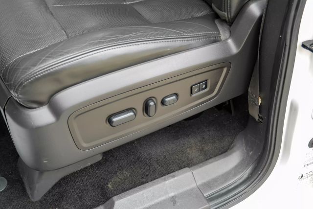 Vehicle image 26 of 40