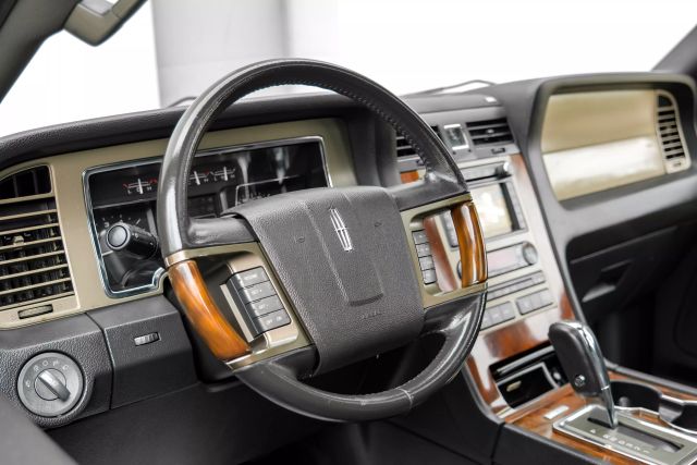 Vehicle image 16 of 40