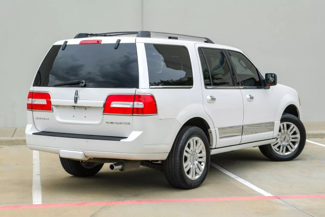 Vehicle image 5 of 40