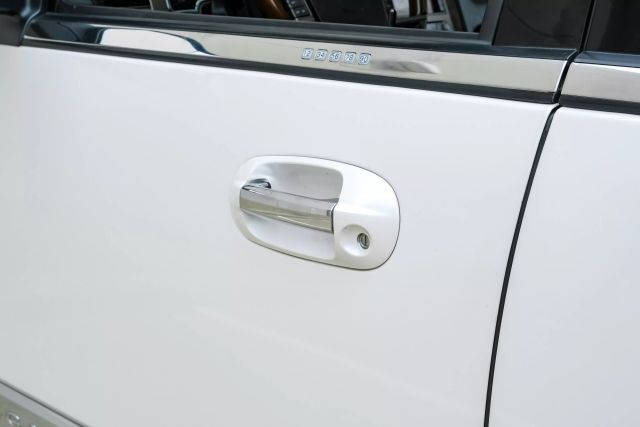 Vehicle image 33 of 40