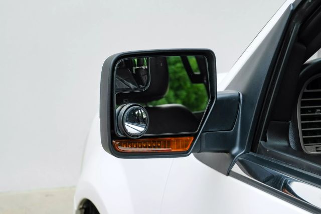 Vehicle image 34 of 40