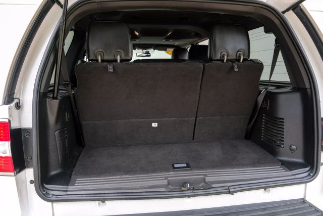 Vehicle image 39 of 40