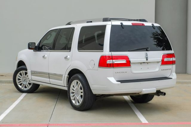 Vehicle image 8 of 40