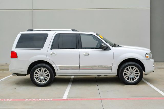 Vehicle image 4 of 40