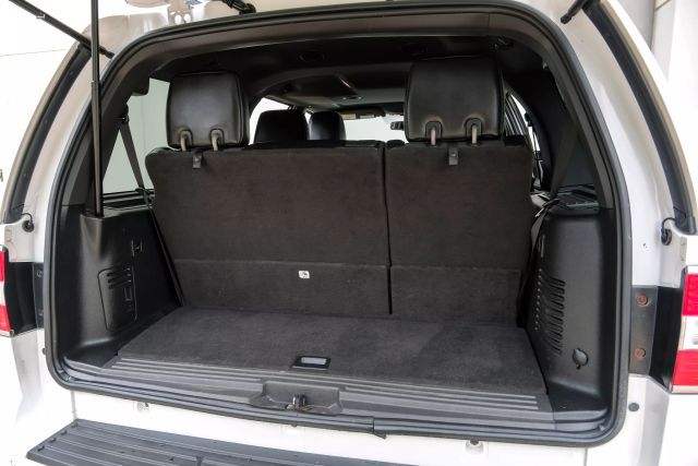 Vehicle image 38 of 40