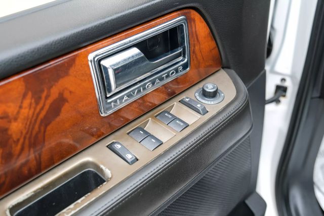 Vehicle image 36 of 40