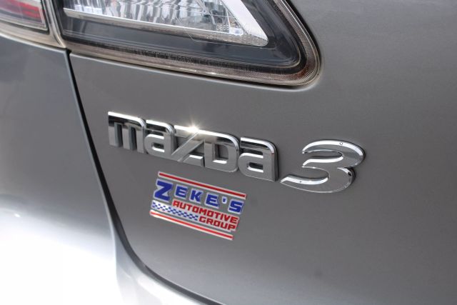 Vehicle image 27 of 32