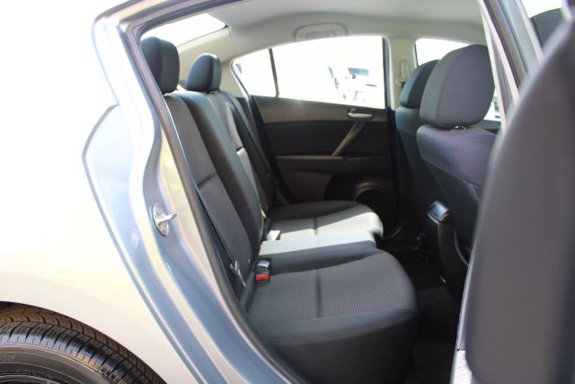 Vehicle image 21 of 32