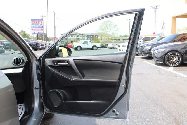 Vehicle image 22 of 32