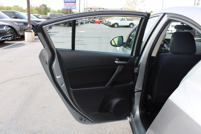 Vehicle image 18 of 32