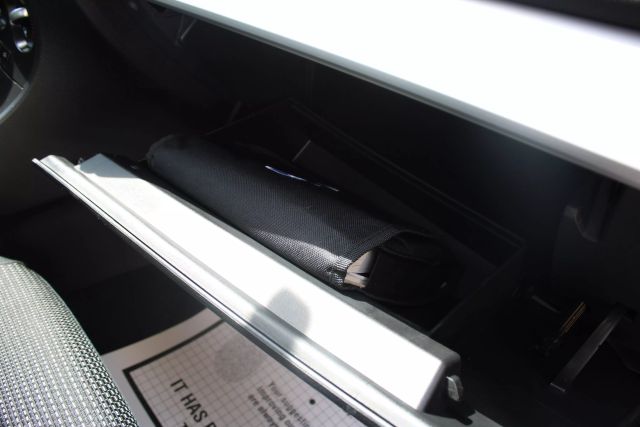 Vehicle image 24 of 32