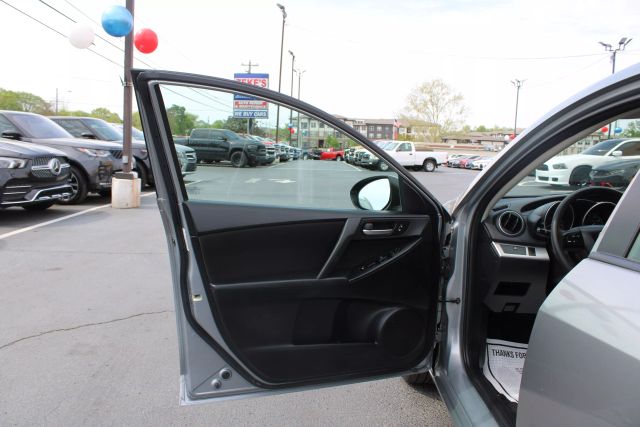 Vehicle image 7 of 32