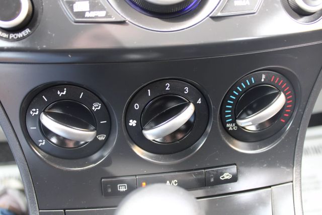 Vehicle image 13 of 32