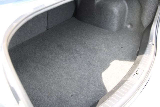 Vehicle image 26 of 32
