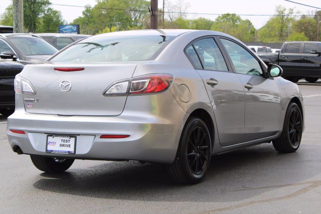 Vehicle image 4 of 32