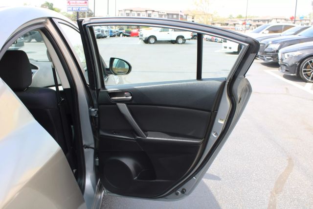 Vehicle image 20 of 32