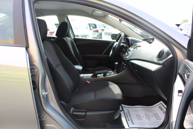 Vehicle image 23 of 32