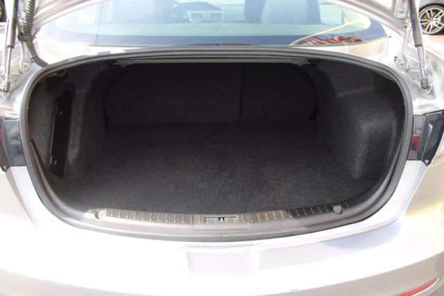 Vehicle image 25 of 32