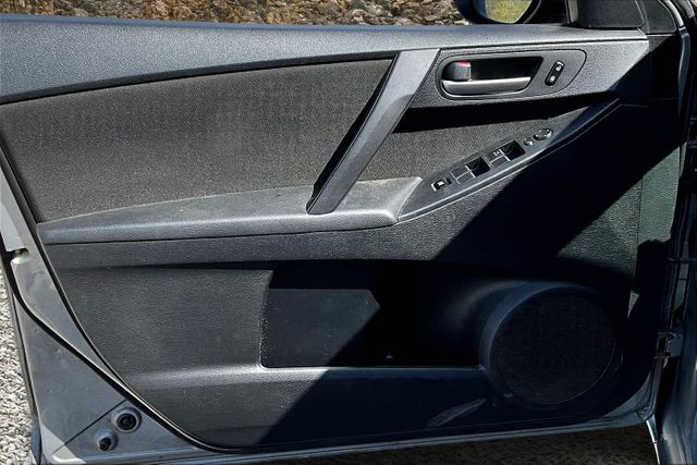 Vehicle image 21 of 32