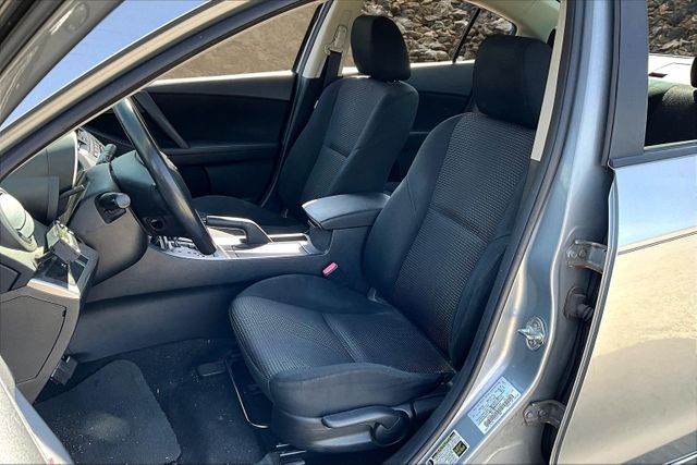 Vehicle image 23 of 32