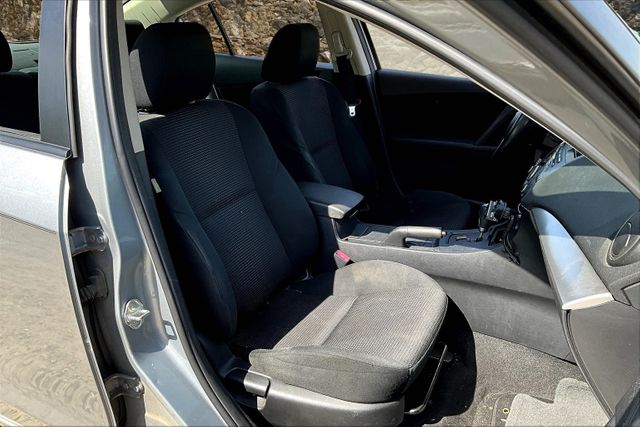 Vehicle image 9 of 32