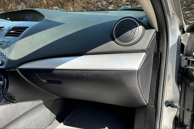 Vehicle image 16 of 32