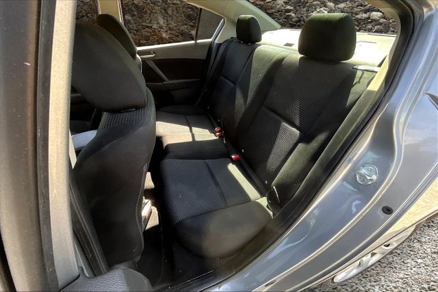 Vehicle image 24 of 32