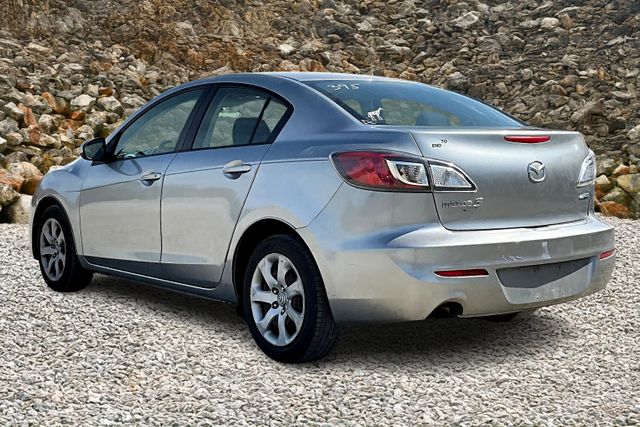 Vehicle image 6 of 32
