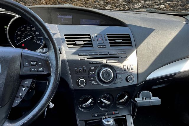 Vehicle image 8 of 32