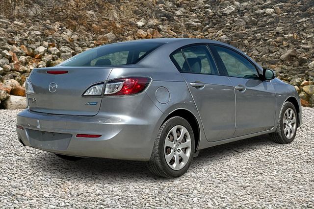 Vehicle image 4 of 32