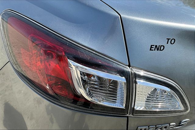 Vehicle image 28 of 32