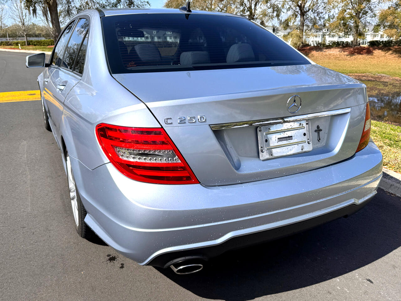 Vehicle image 14 of 28