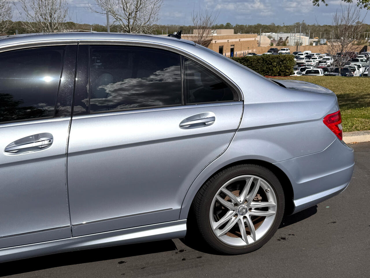 Vehicle image 13 of 28